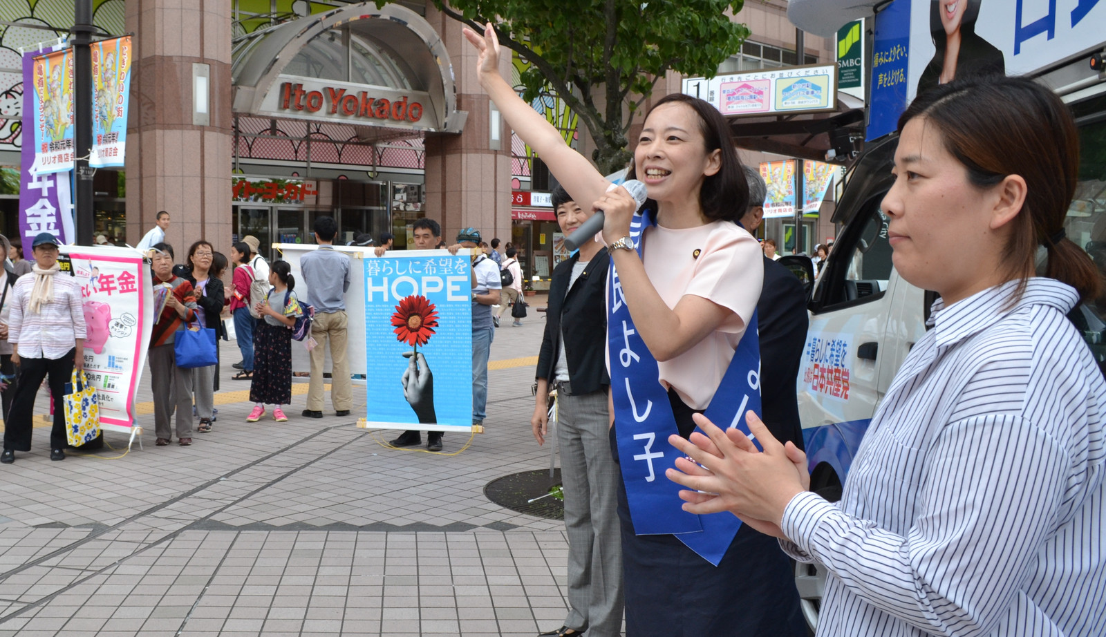 吉良よし子候補、各区を駆ける/無所属区議も応援