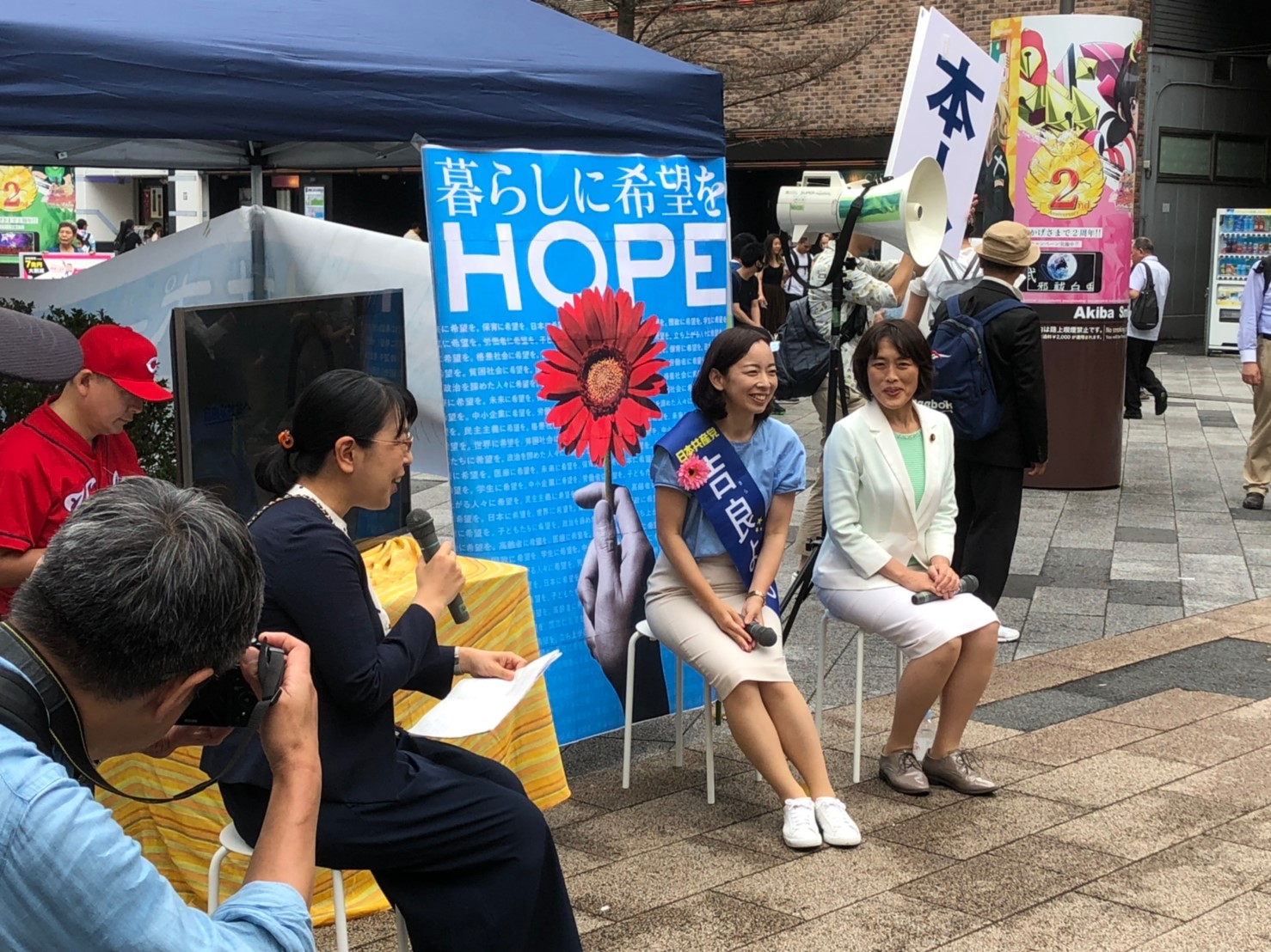 秋葉原で田村智子副委員長とトークショー(7月15日)